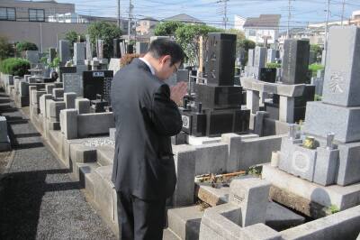 墓じまい・改葬の現地立会いを担当する行政書士